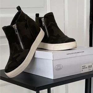 Steve Madden Size 9 Wedgie Camoflage Sneakers